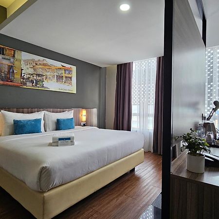 Days Hotel & Suites By Wyndham Fraser Business Park Kl Kuala Lumpur Bagian luar foto