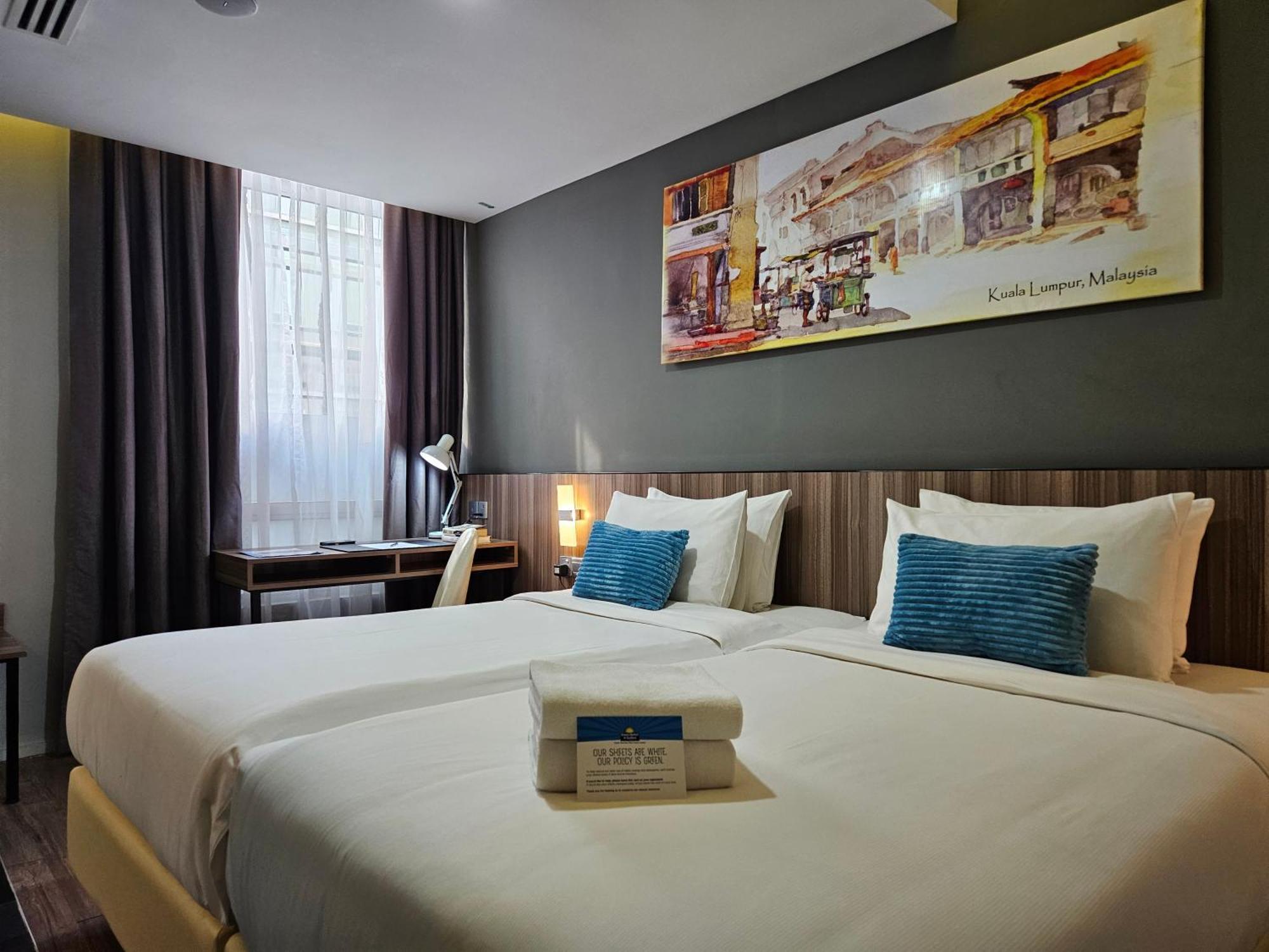 Days Hotel & Suites By Wyndham Fraser Business Park Kl Kuala Lumpur Bagian luar foto